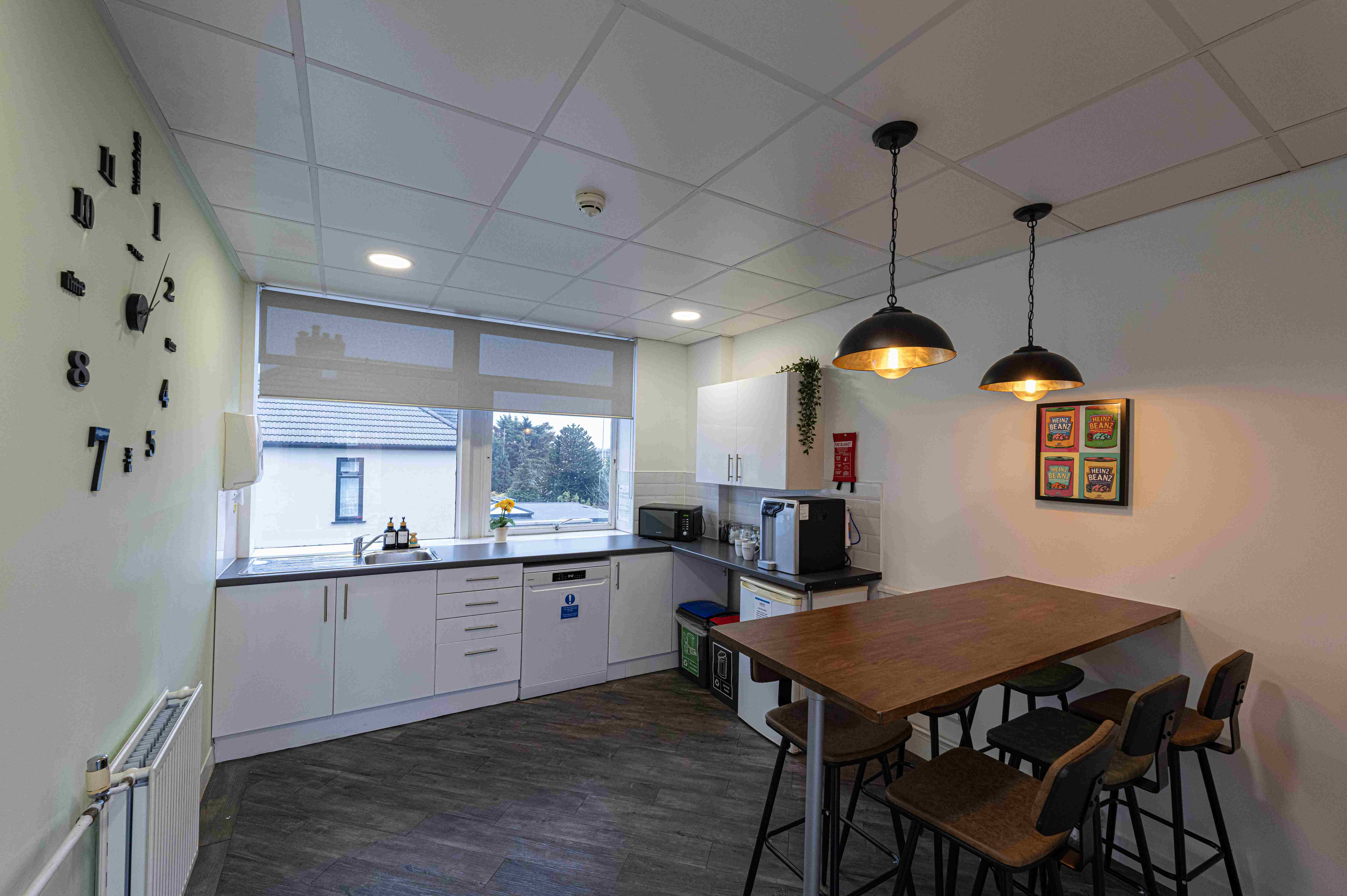 Office in Ealing - photo 2