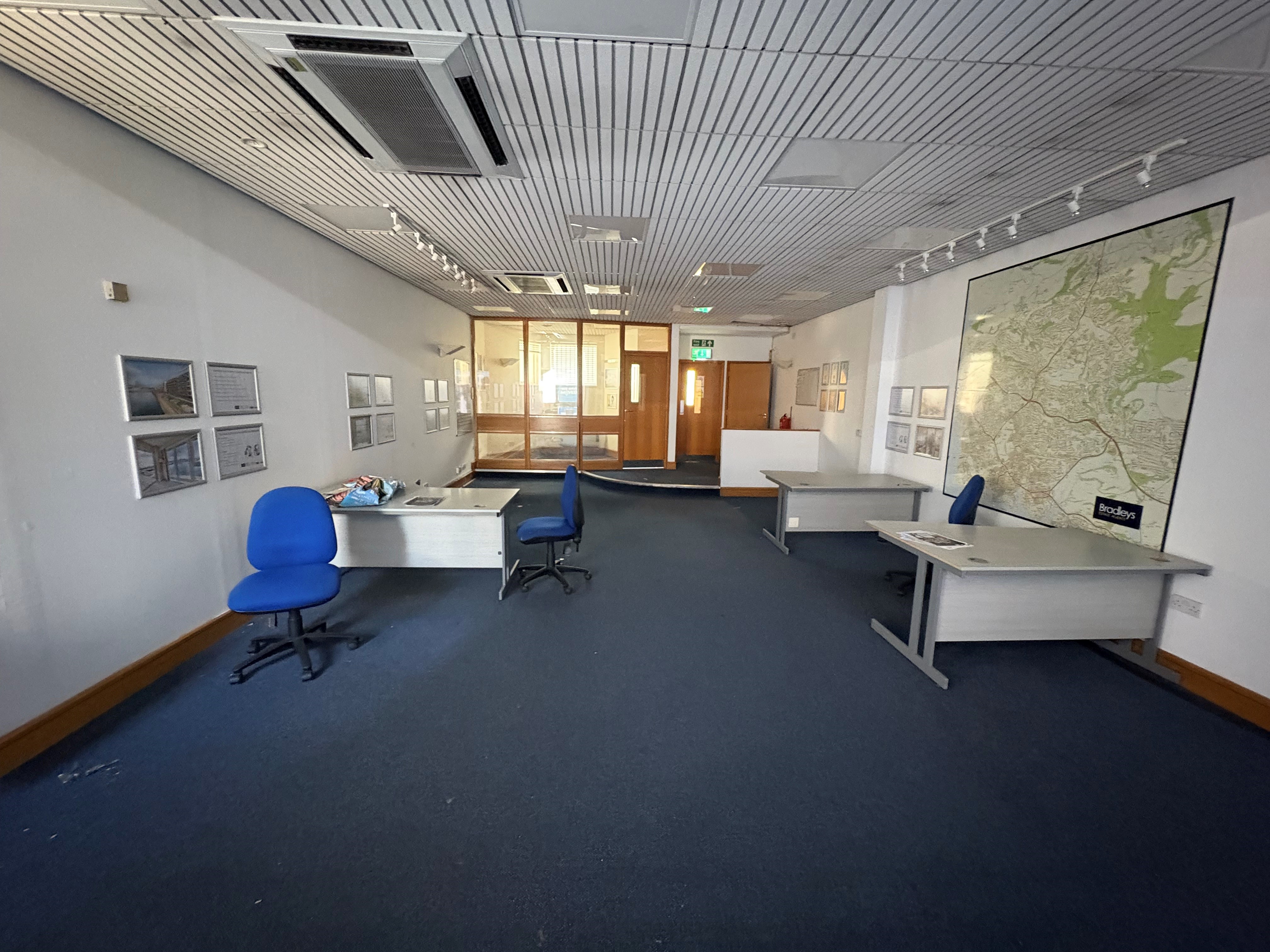 Retail/Shop in Plymouth - photo 3