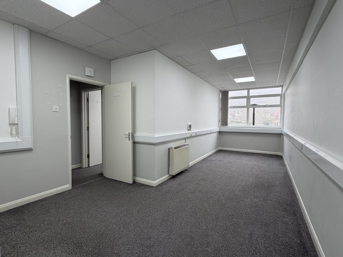 Office in Newton Abbot - photo 2