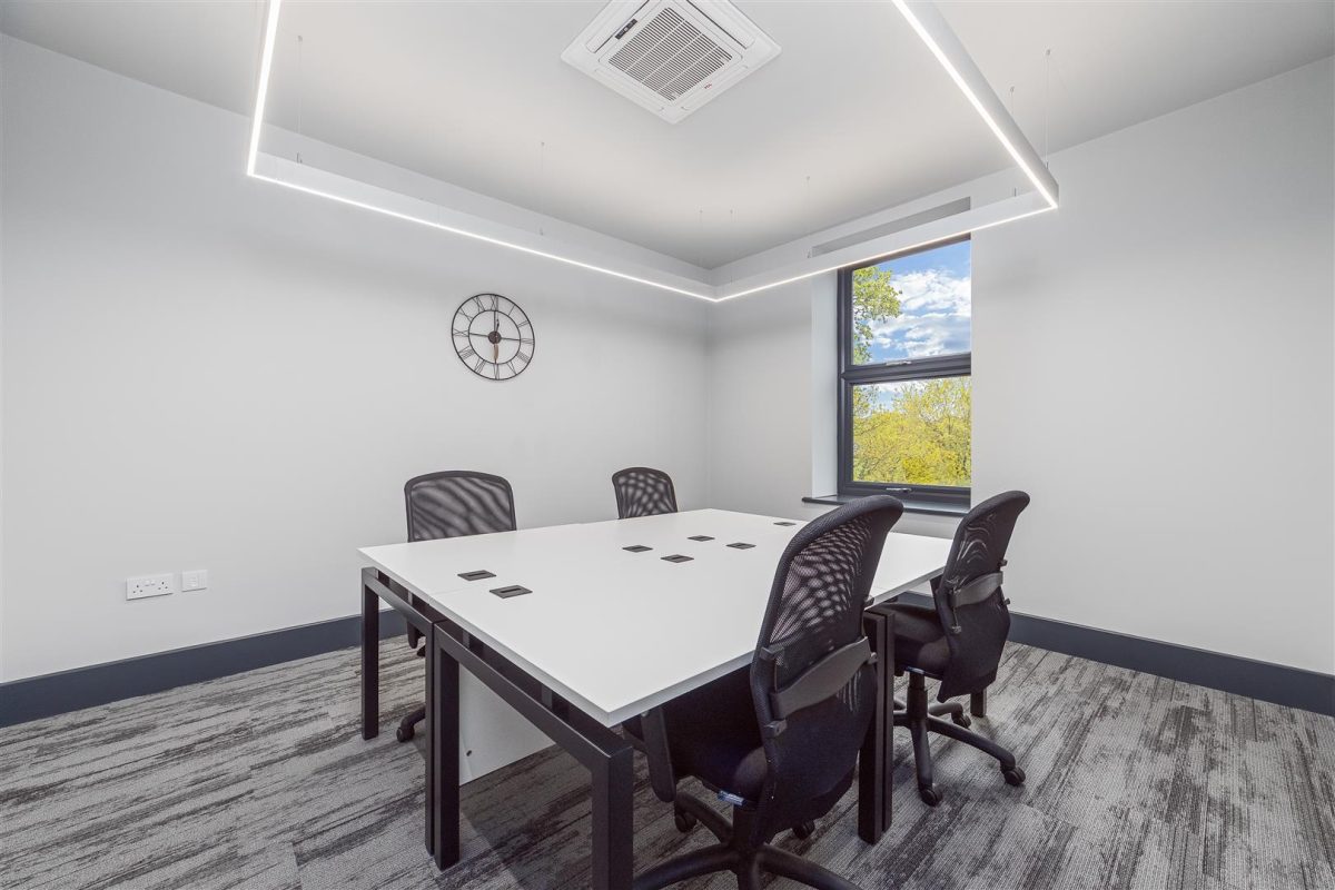 Office in Alderley Edge - photo 4