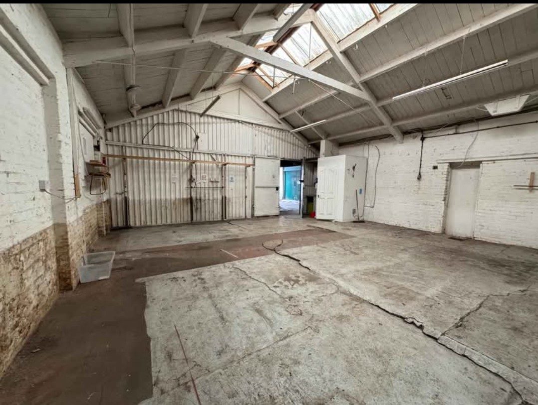 Industrial Unit in Manchester - photo 4