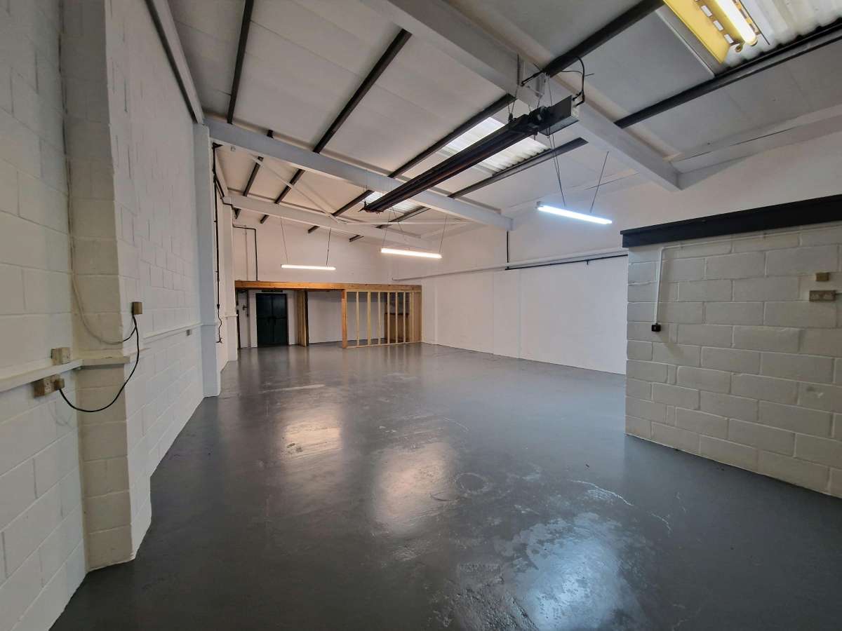 Industrial Unit in Emsworth - photo 2
