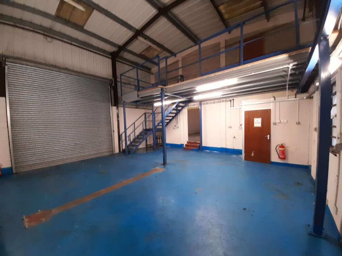 Industrial Unit in Whitchurch - photo 3