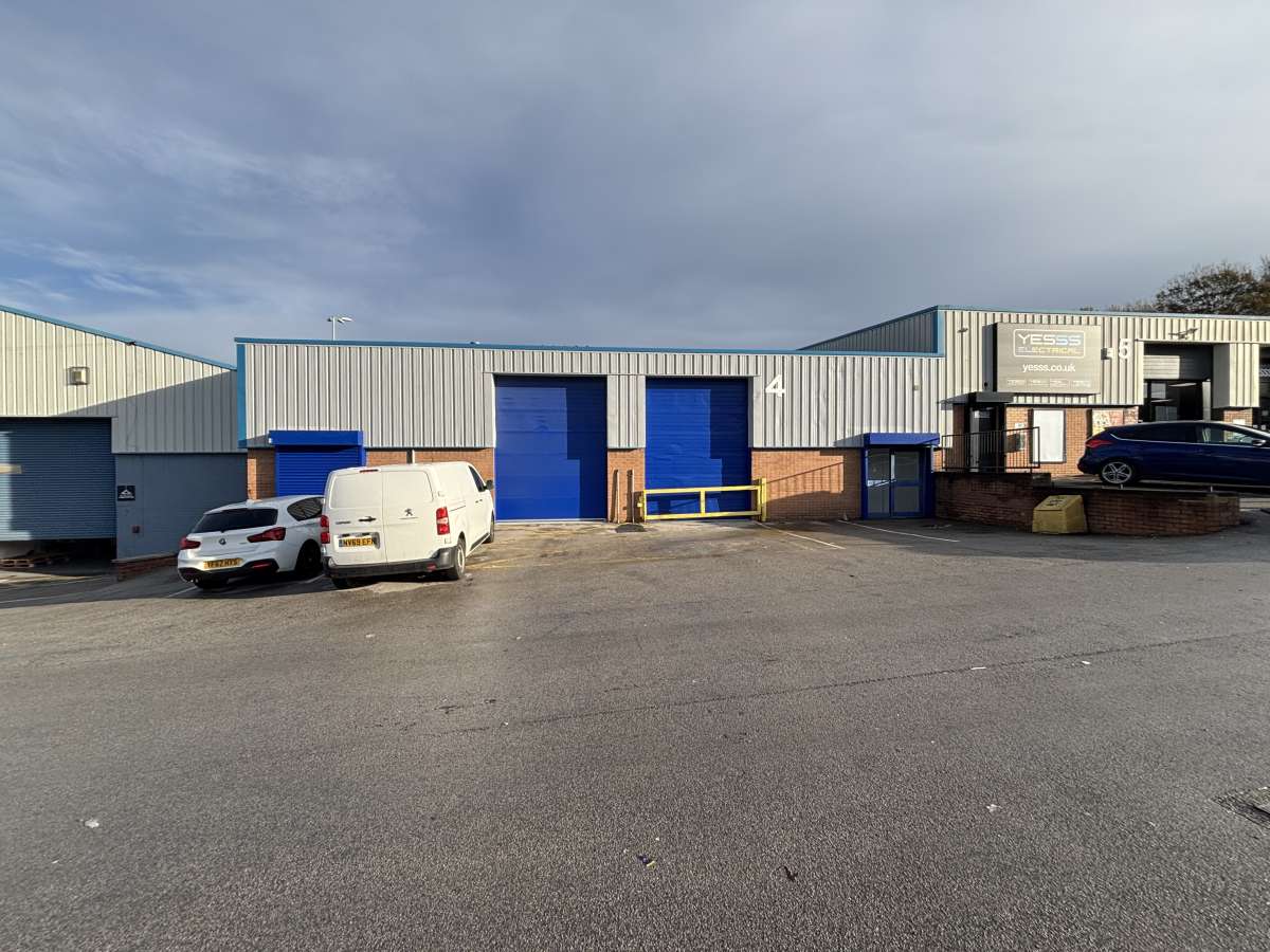 Industrial Unit in Bradford - photo 3