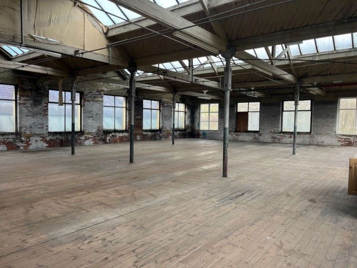 Industrial Unit in Golcar - photo 2