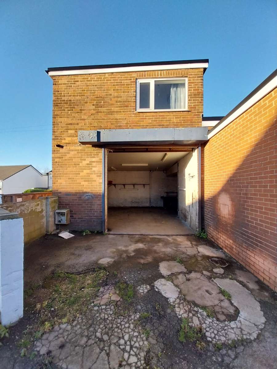 Industrial Unit in Kirkhamgate - photo 4