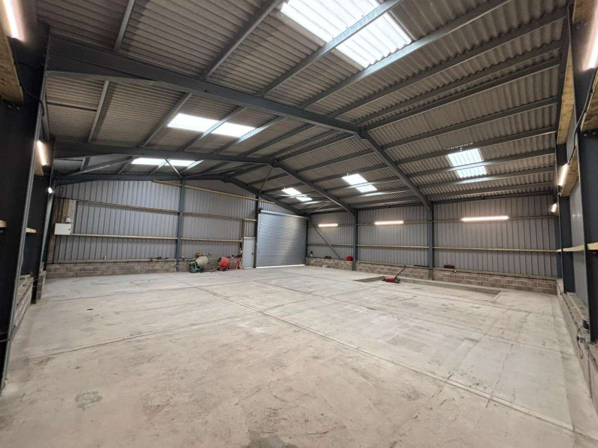 Industrial Unit in North Moreton - photo 4