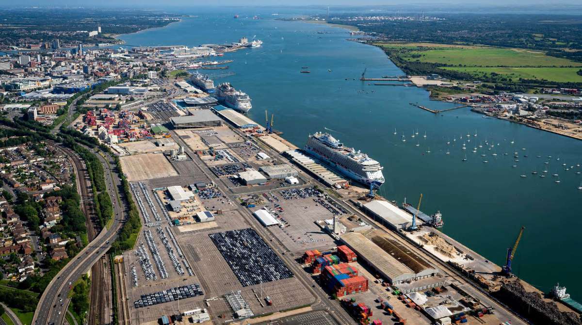 Industrial Unit in Hampshire - photo 2