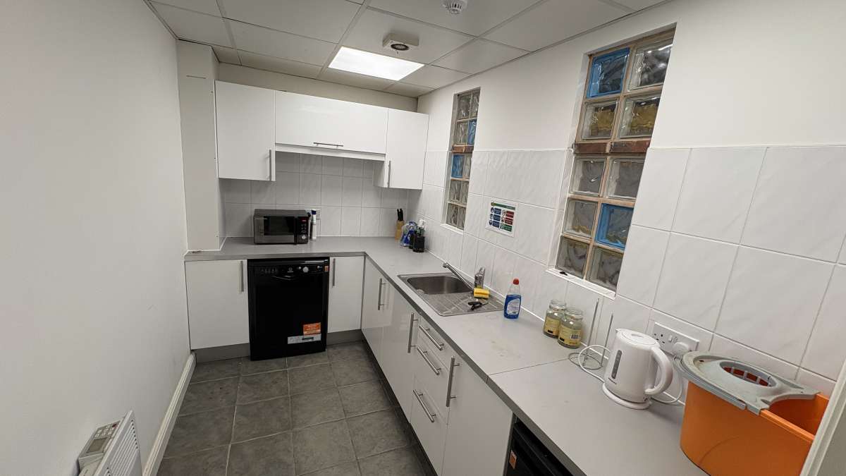 Industrial Unit in Ascot Business Park - photo 3