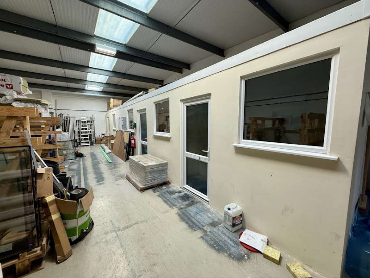 Industrial Unit in Poole - photo 3