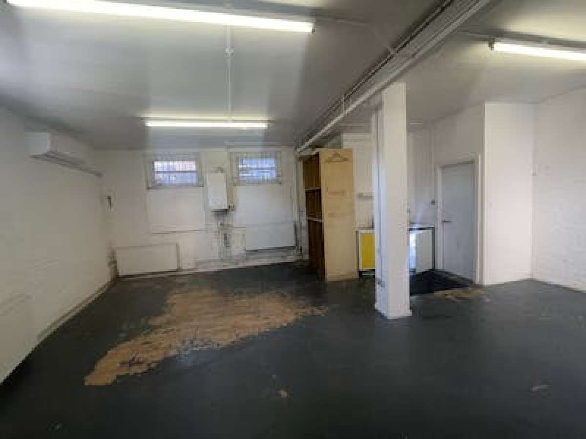 Industrial Unit in London - photo 2