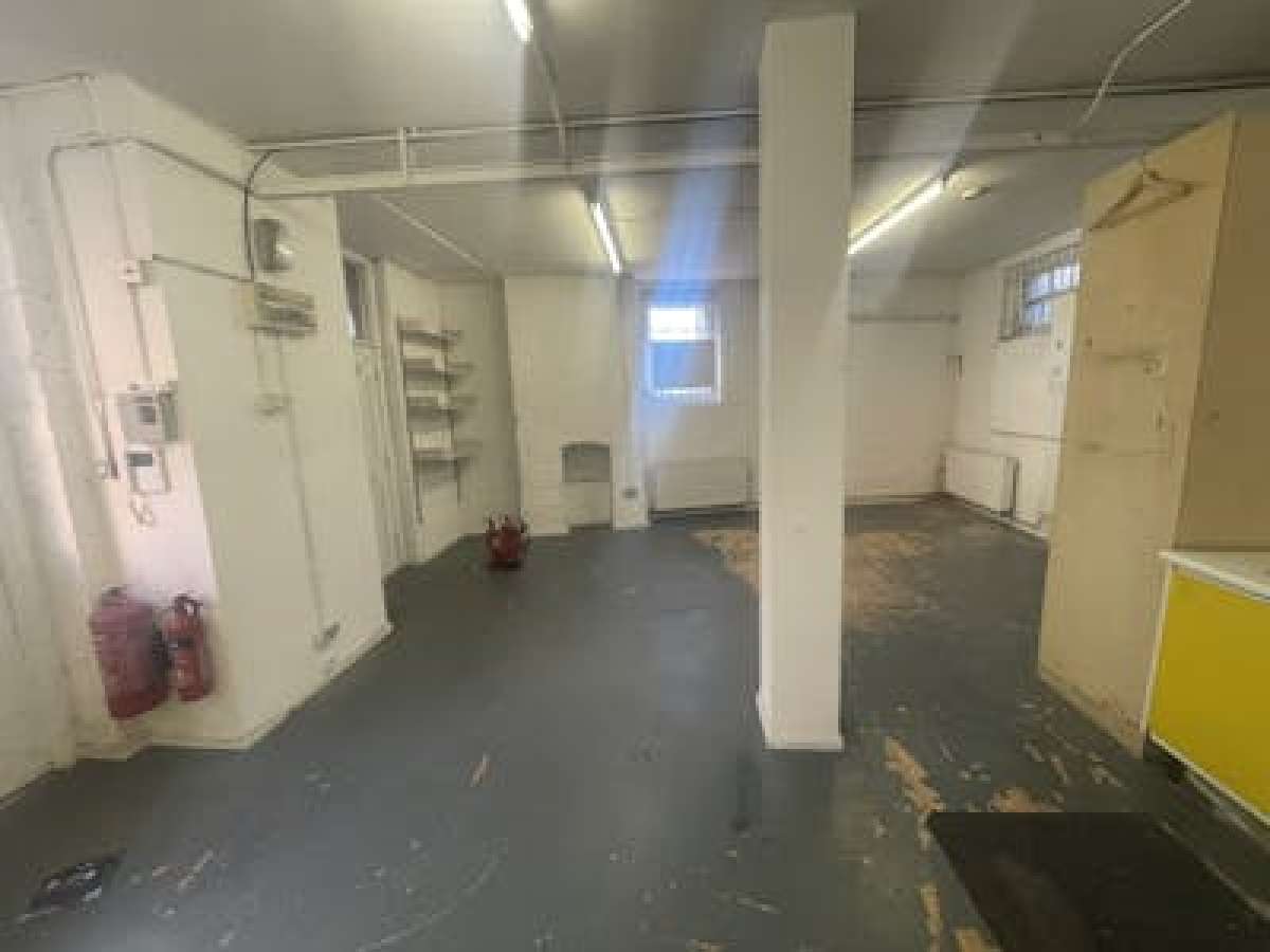 Industrial Unit in London - photo 3