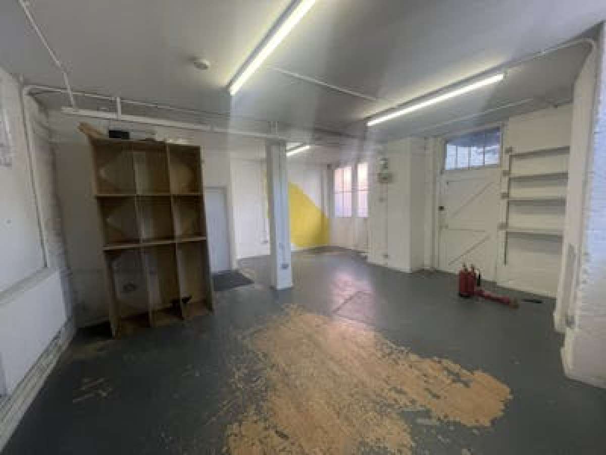 Industrial Unit in London - photo 4