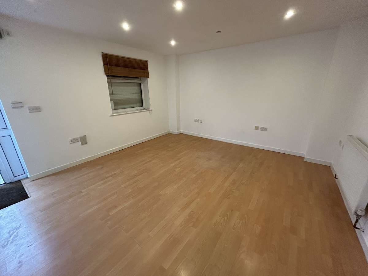 Industrial Unit in Newstead Village - photo 4