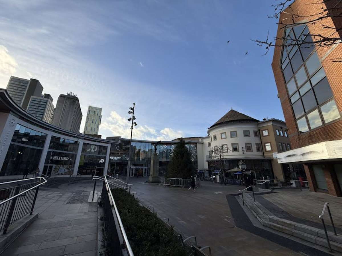 Industrial Unit in Woking - photo 2