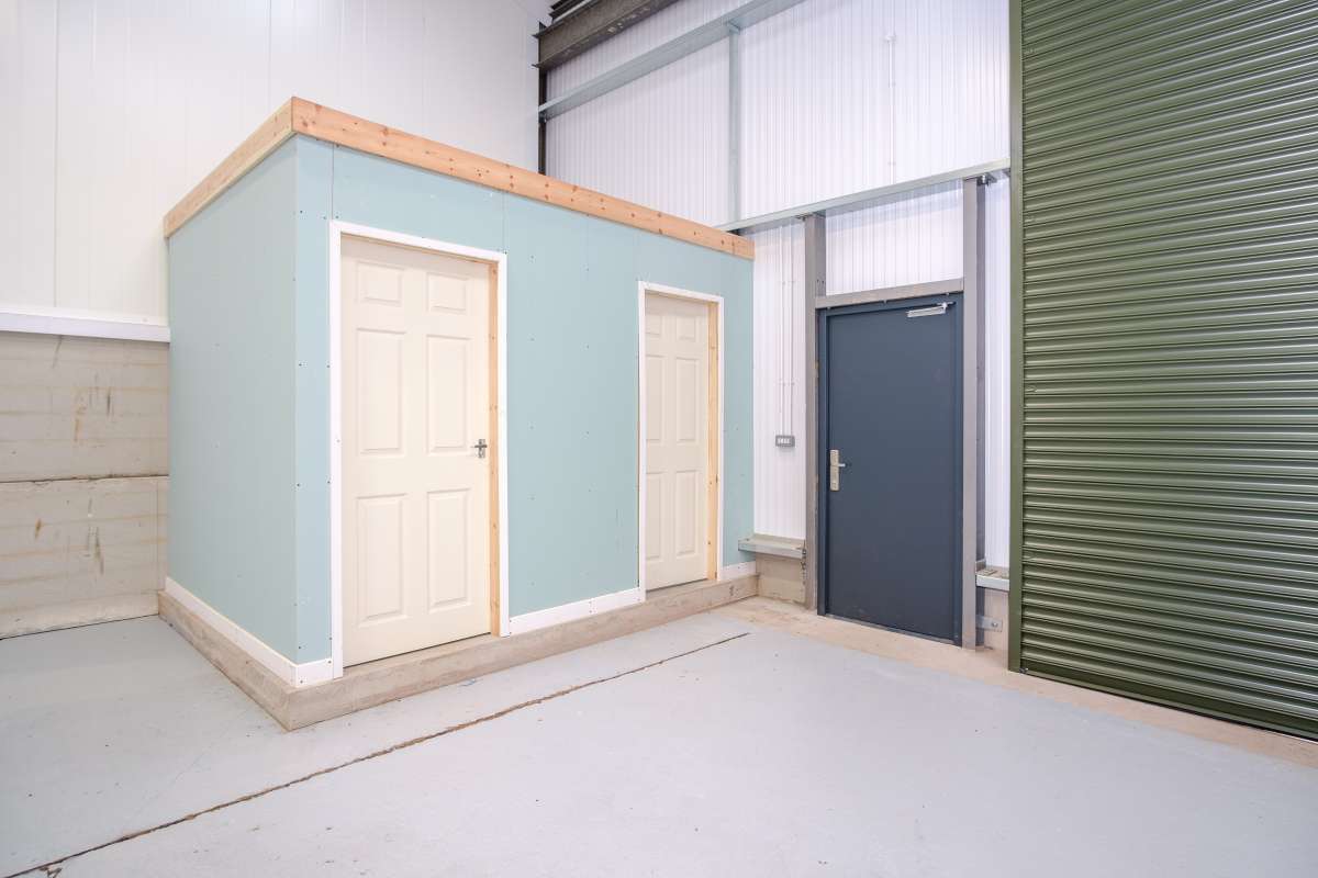Industrial Unit in Wolverhampton - photo 3