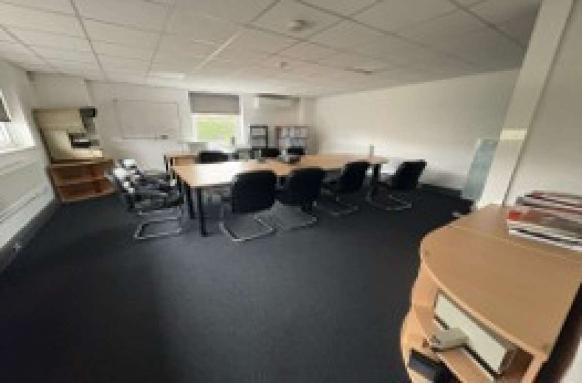 Industrial Unit in Mitcham - photo 4