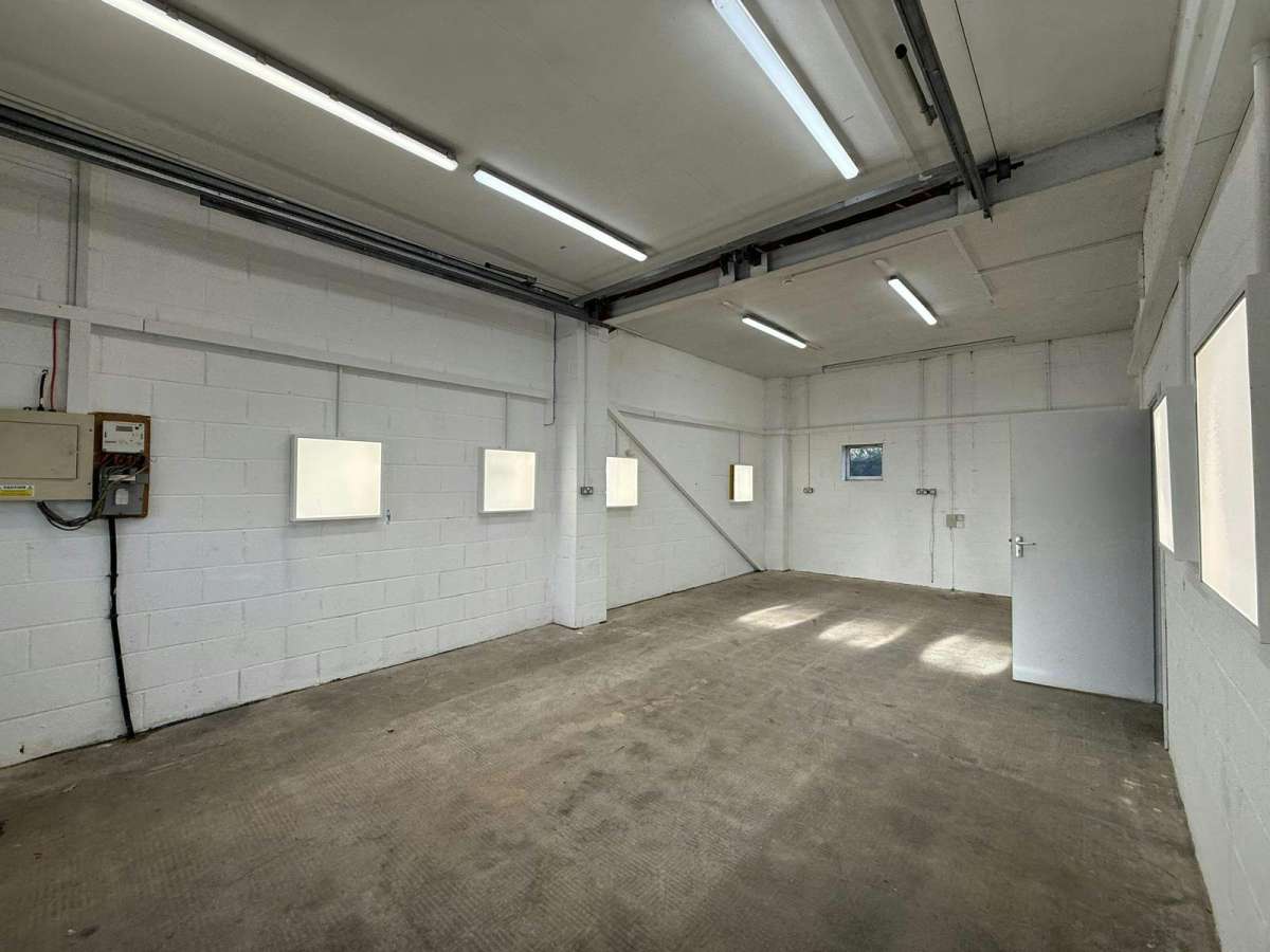 Industrial Unit in Southampton - photo 4