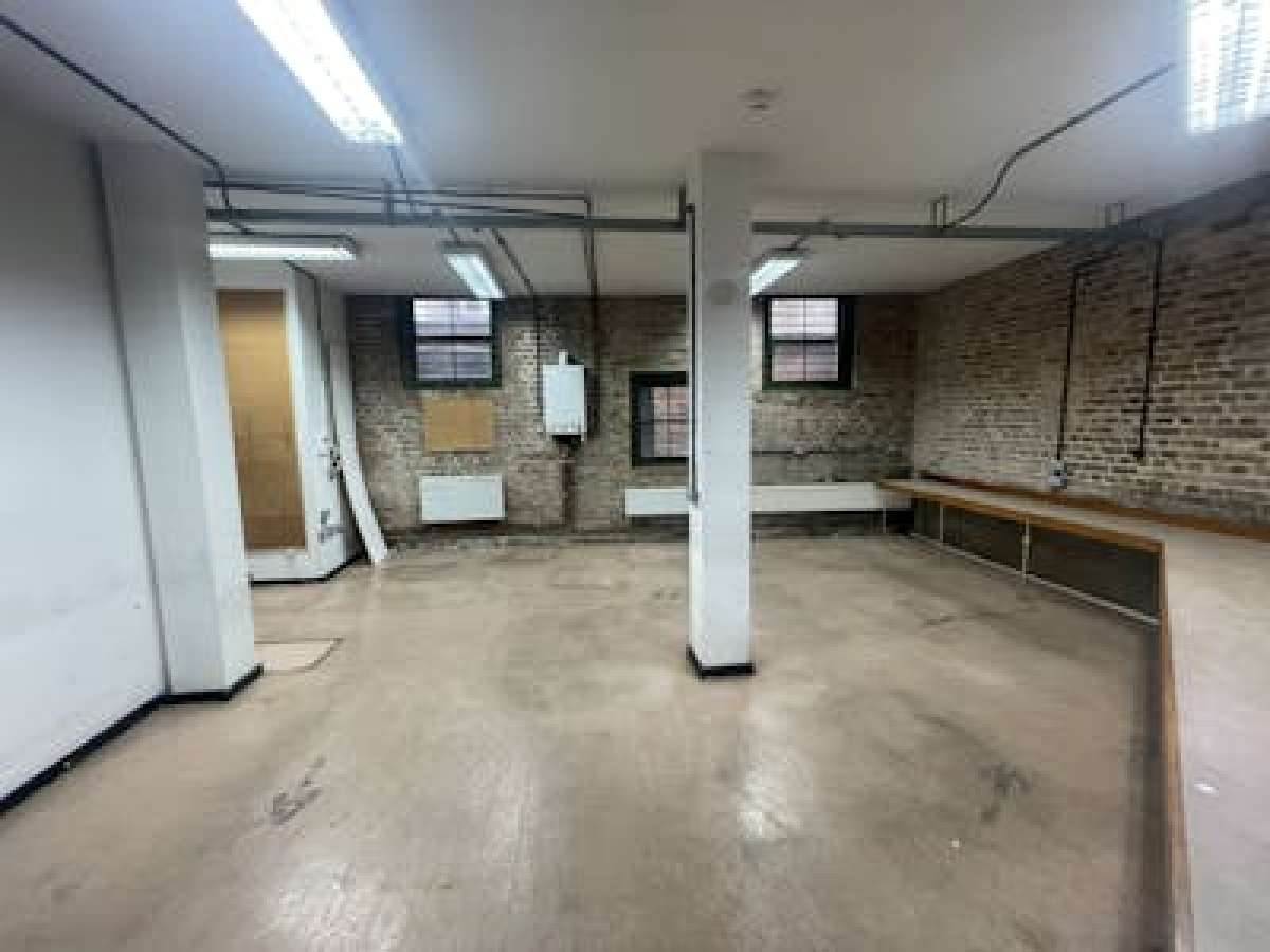 Industrial Unit in London - photo 2
