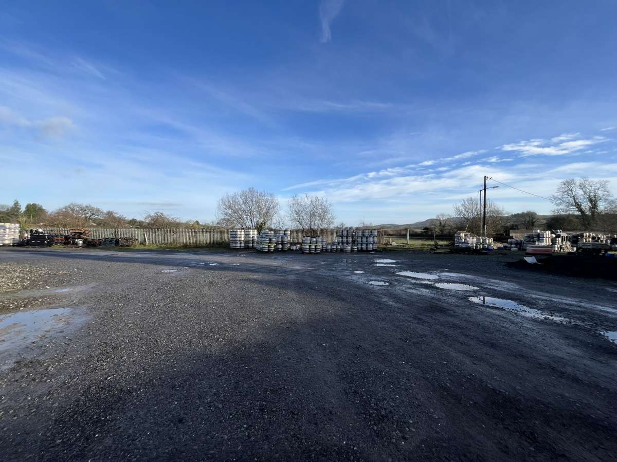 Industrial in Llandeilo