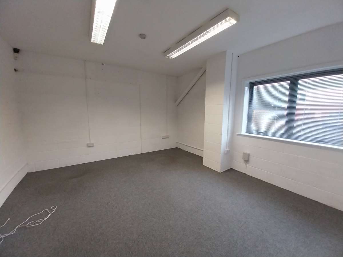 Industrial Unit in Lincoln - photo 2
