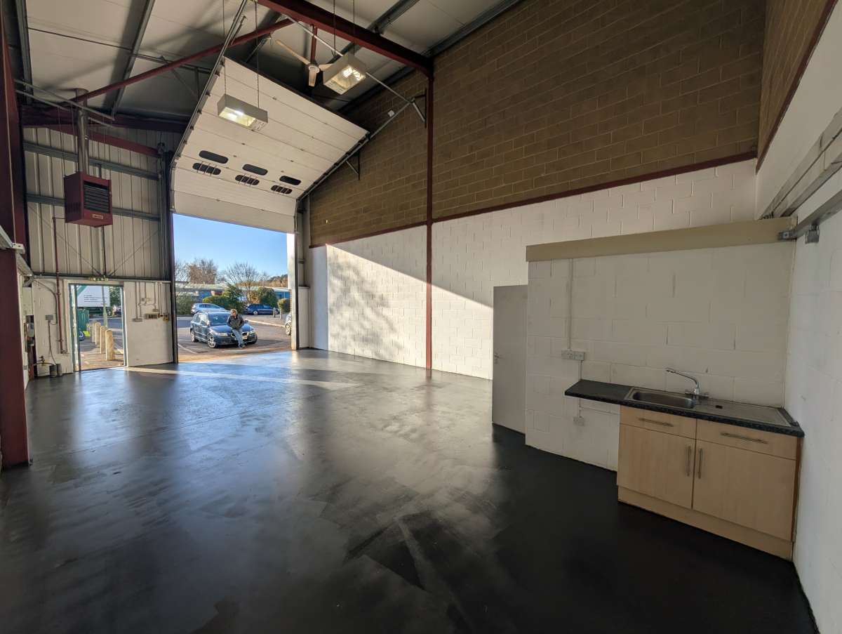 Industrial Unit in Hampshire - photo 3