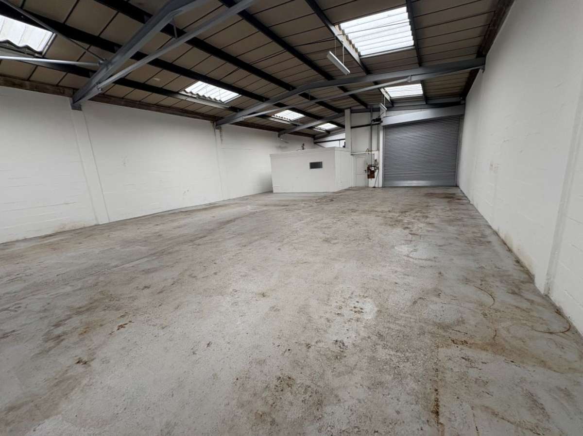 Industrial Unit in Brierley Hill - photo 3