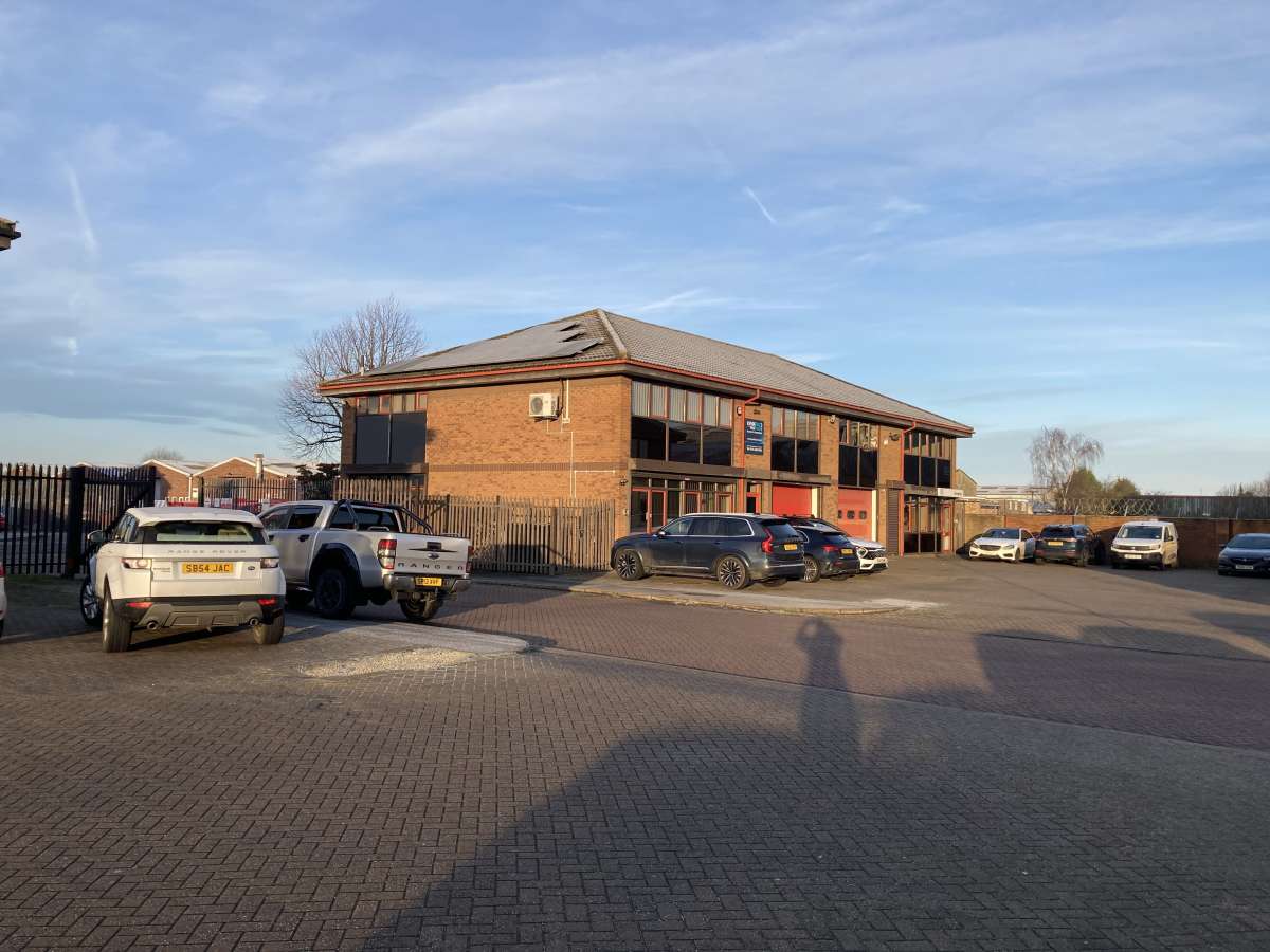 Industrial Unit in Sheffield - photo 2