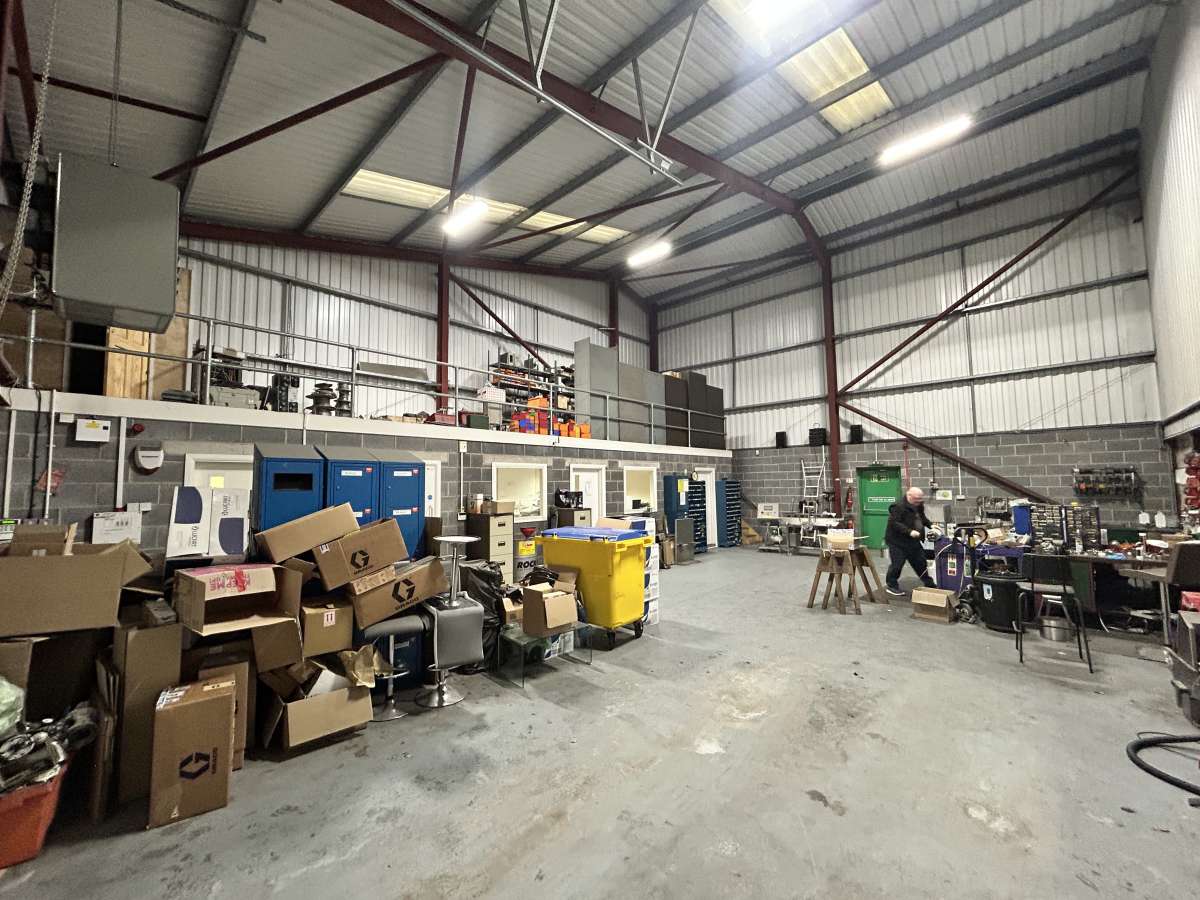 Industrial Unit in Oldham - photo 3