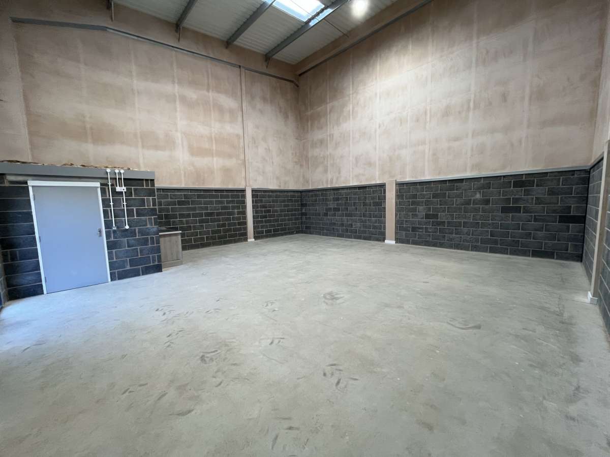 Industrial Unit in Northern Road Industrial Estate - photo 4