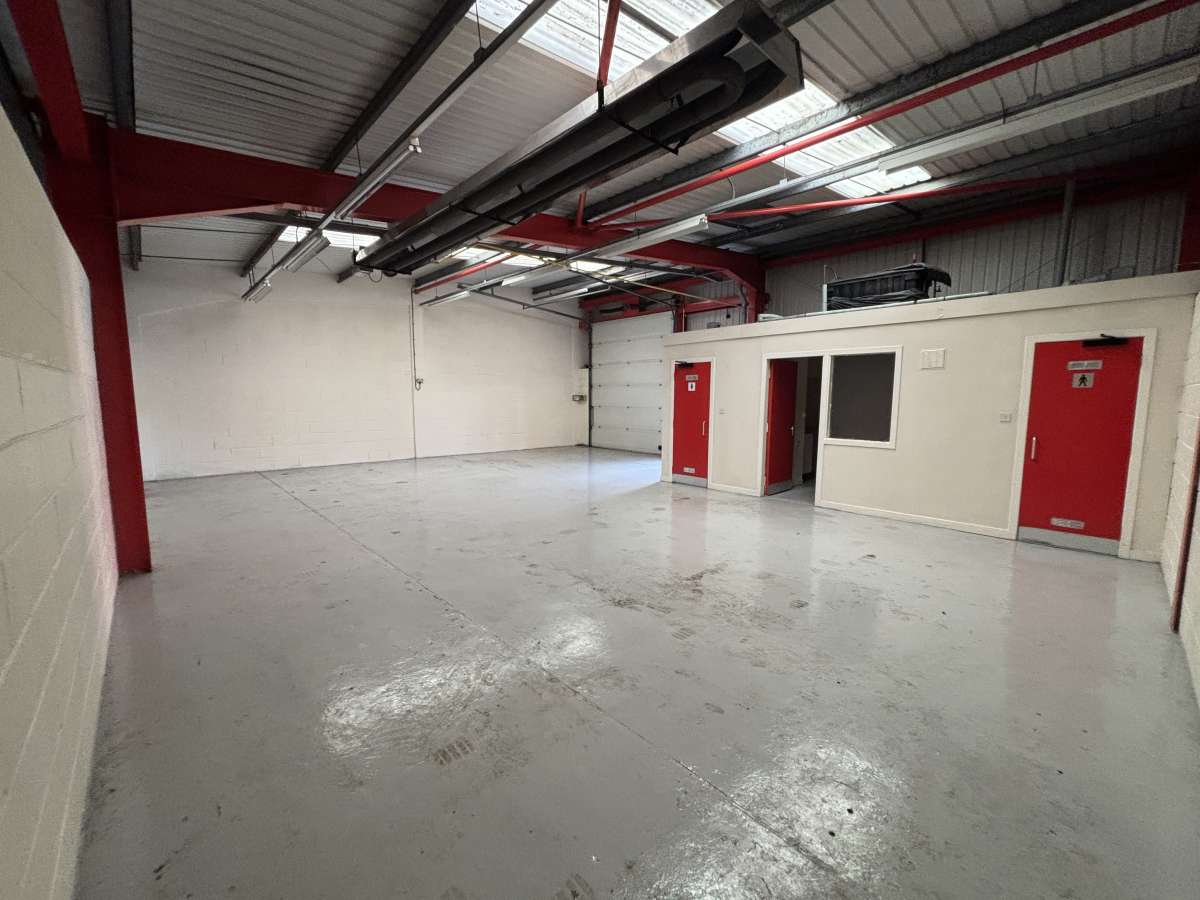 Industrial Unit in Irvine - photo 2