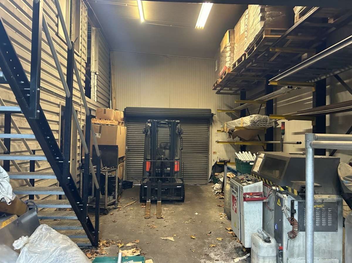 Industrial Unit in Moss Side Industrial Estate - photo 3