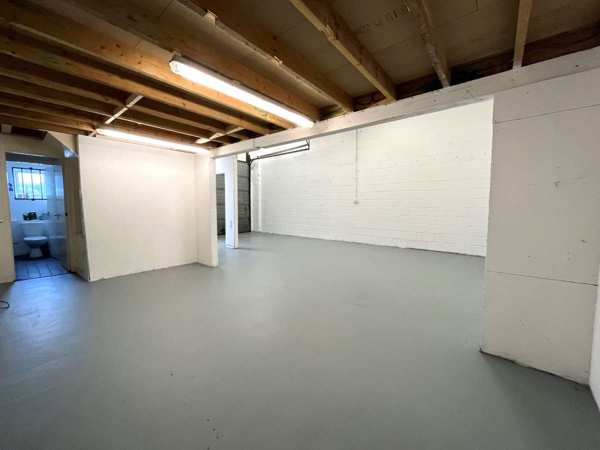 Industrial Unit in Dukes Park Industrial Estate - photo 4