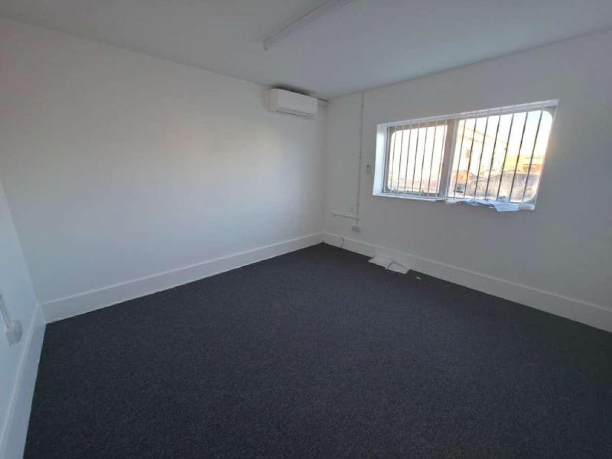 Industrial Unit in Barking - photo 3