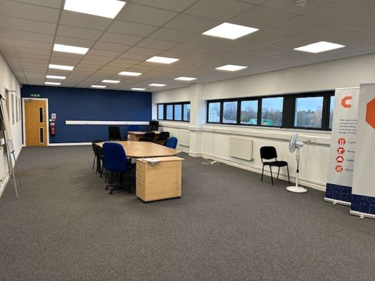 Industrial Unit in Barking - photo 3