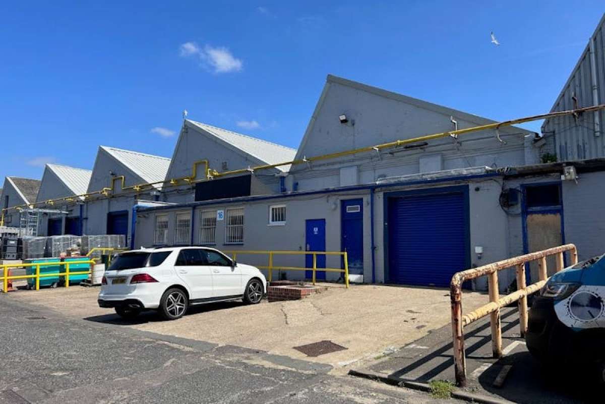 Industrial Unit in London - photo 3