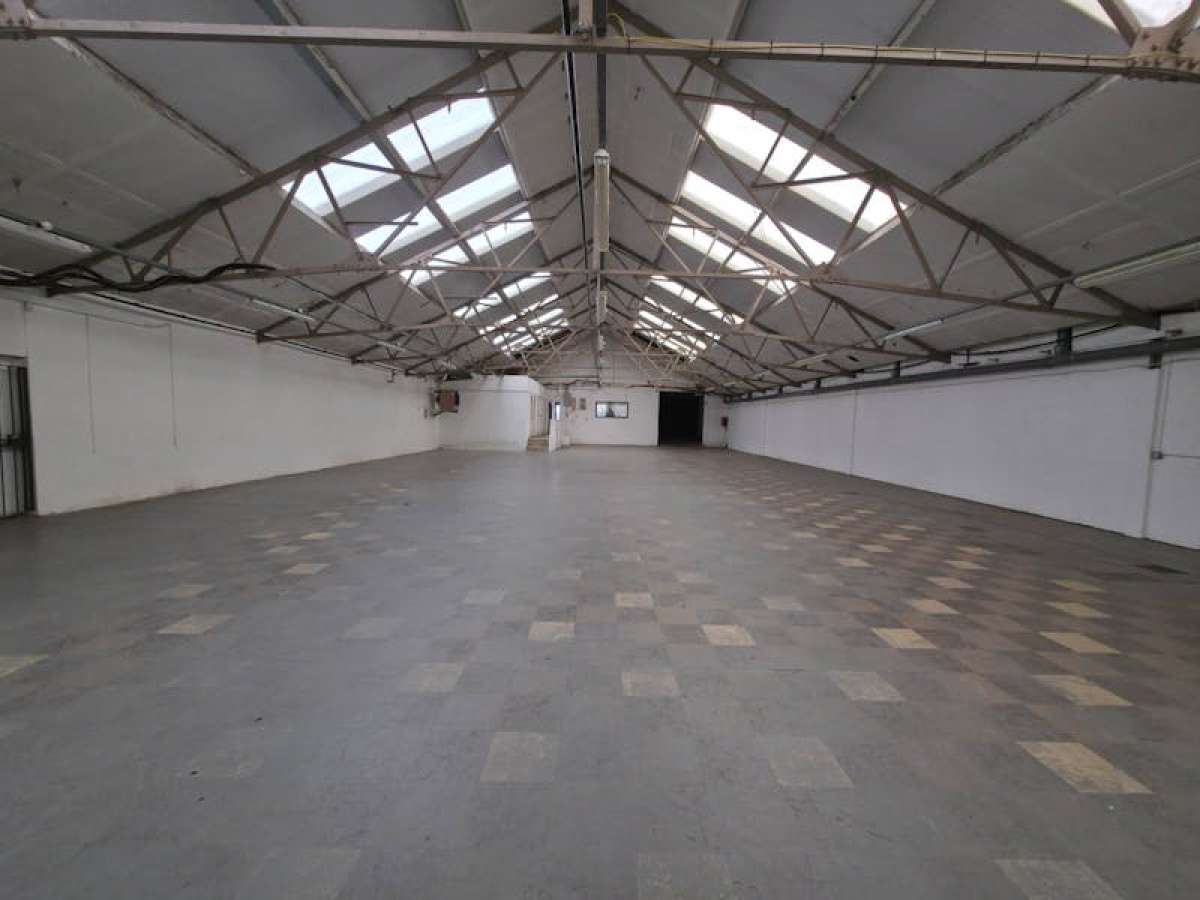 Industrial Unit in London - photo 2