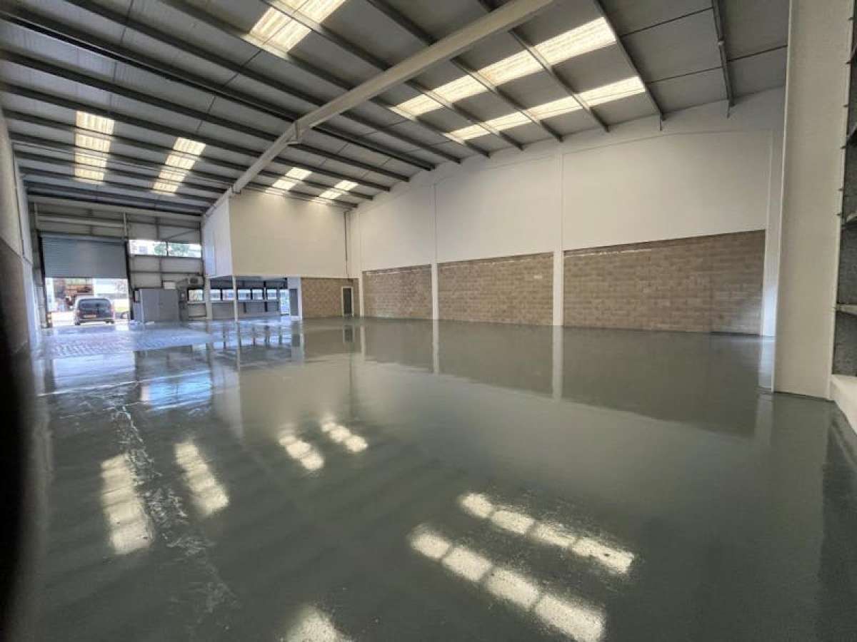 Industrial Unit in Barking - photo 2