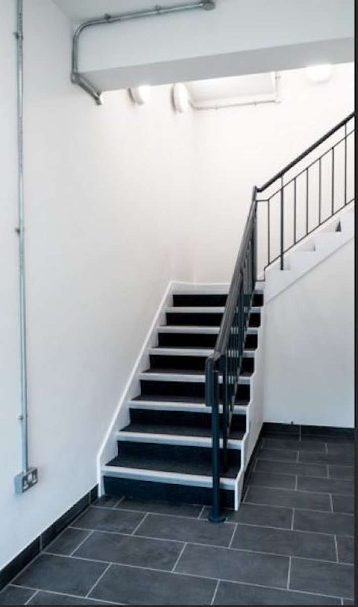 Industrial Unit in Barking - photo 4