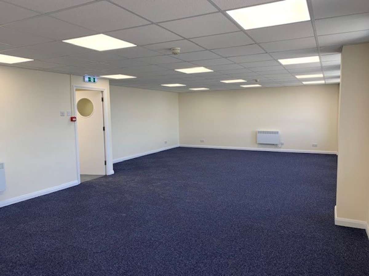 Industrial Unit in Rainham - photo 2