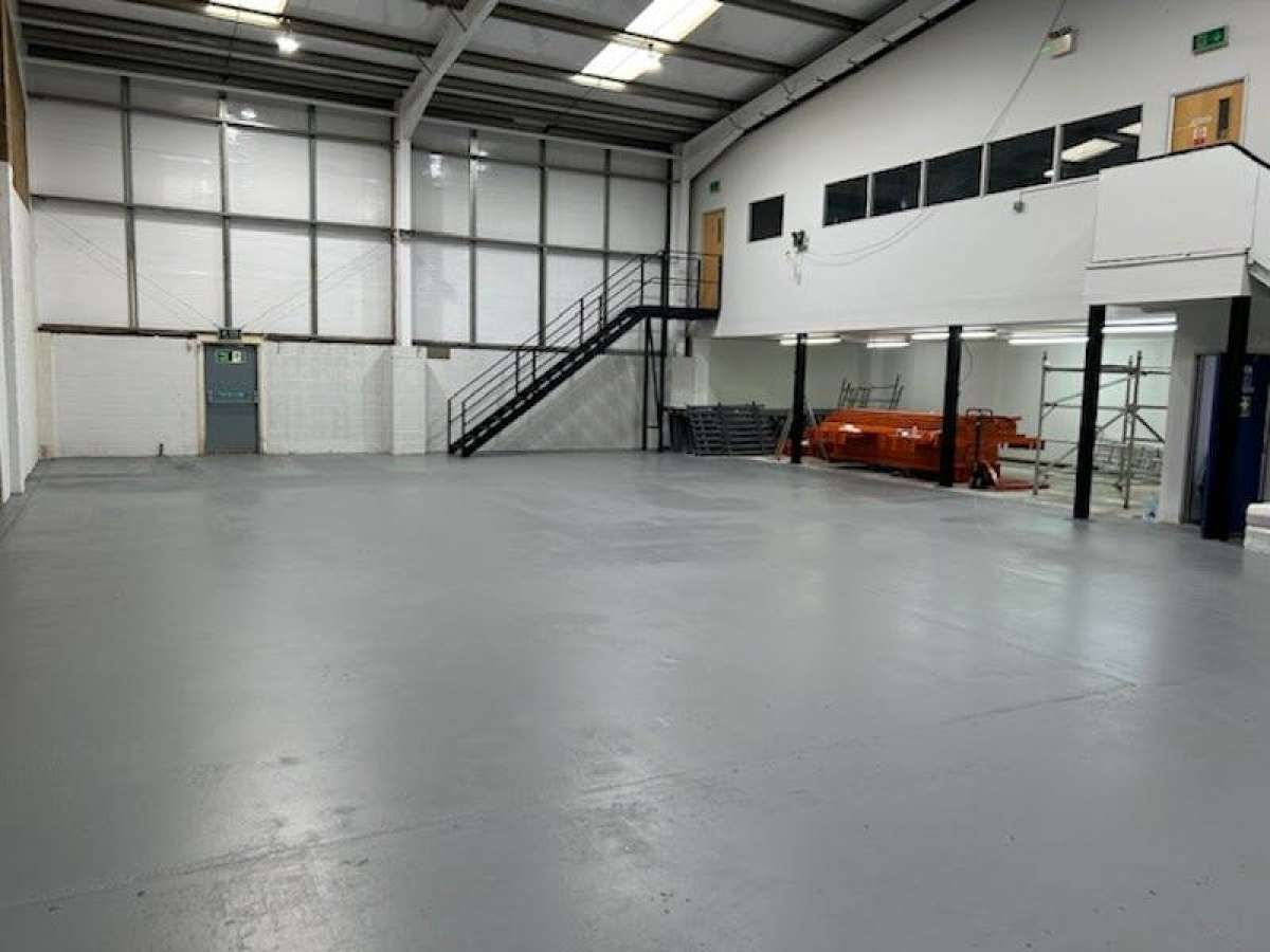 Industrial Unit in Barking - photo 3