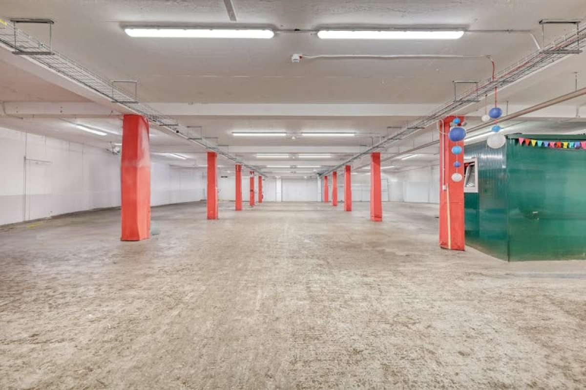 Industrial Unit in London - photo 2