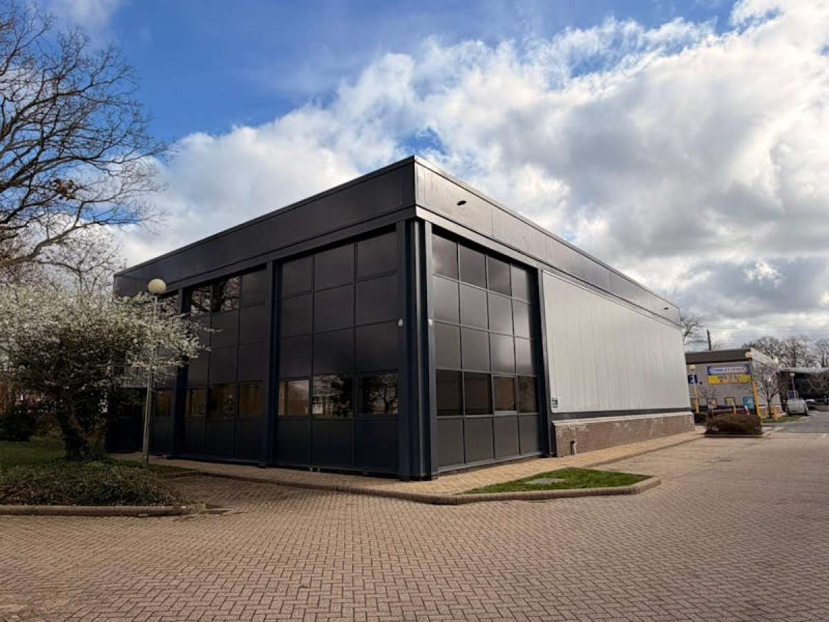 Industrial Unit in Farnham - photo 2