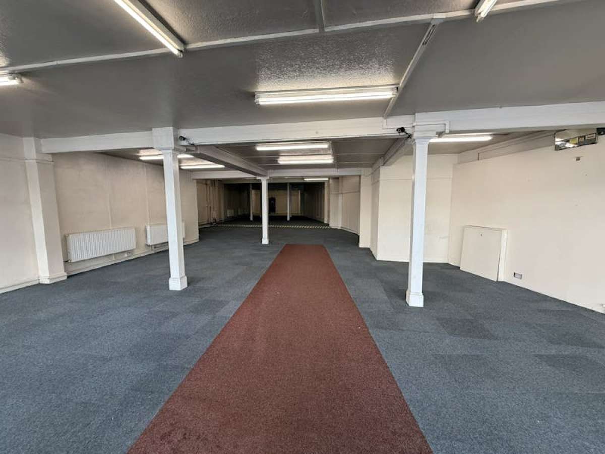 Industrial Unit in Staines-upon-Thames - photo 3