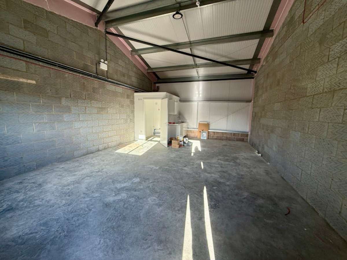 Industrial Unit in Christchurch - photo 2