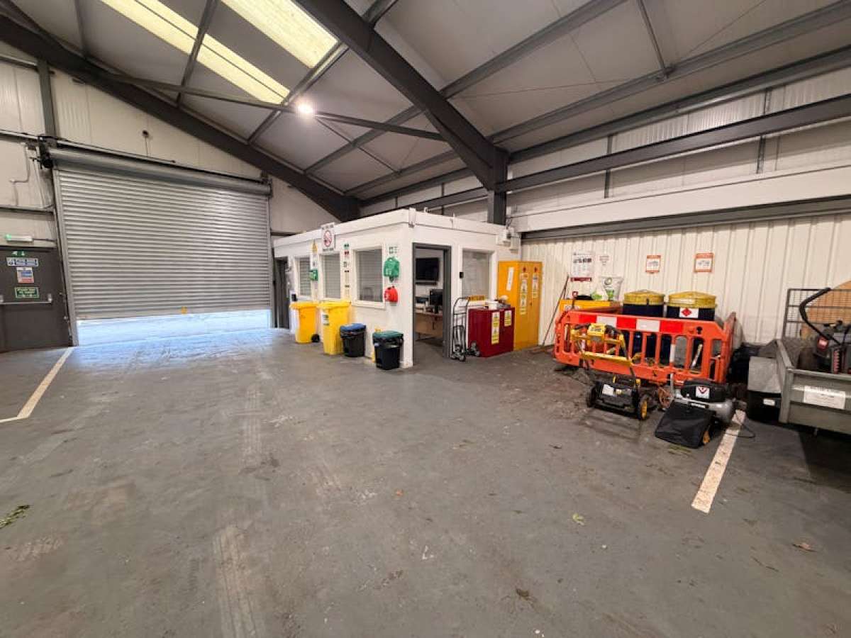 Industrial Unit in Farnham - photo 4