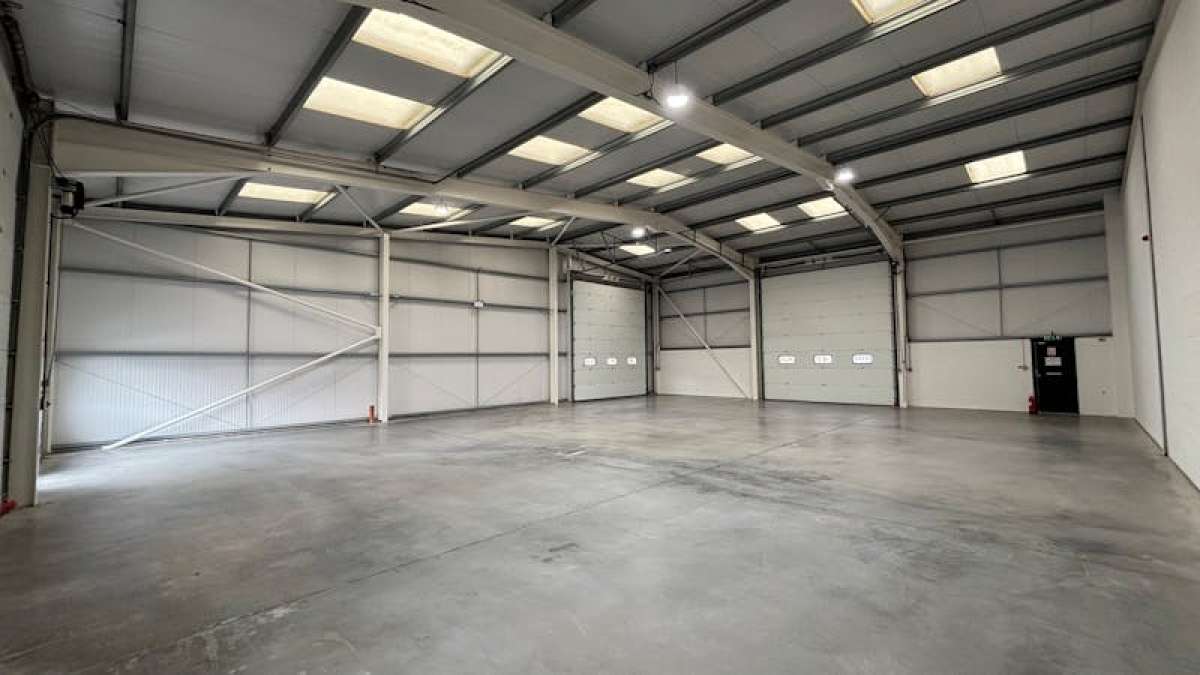 Industrial Unit in Basingstoke - photo 2