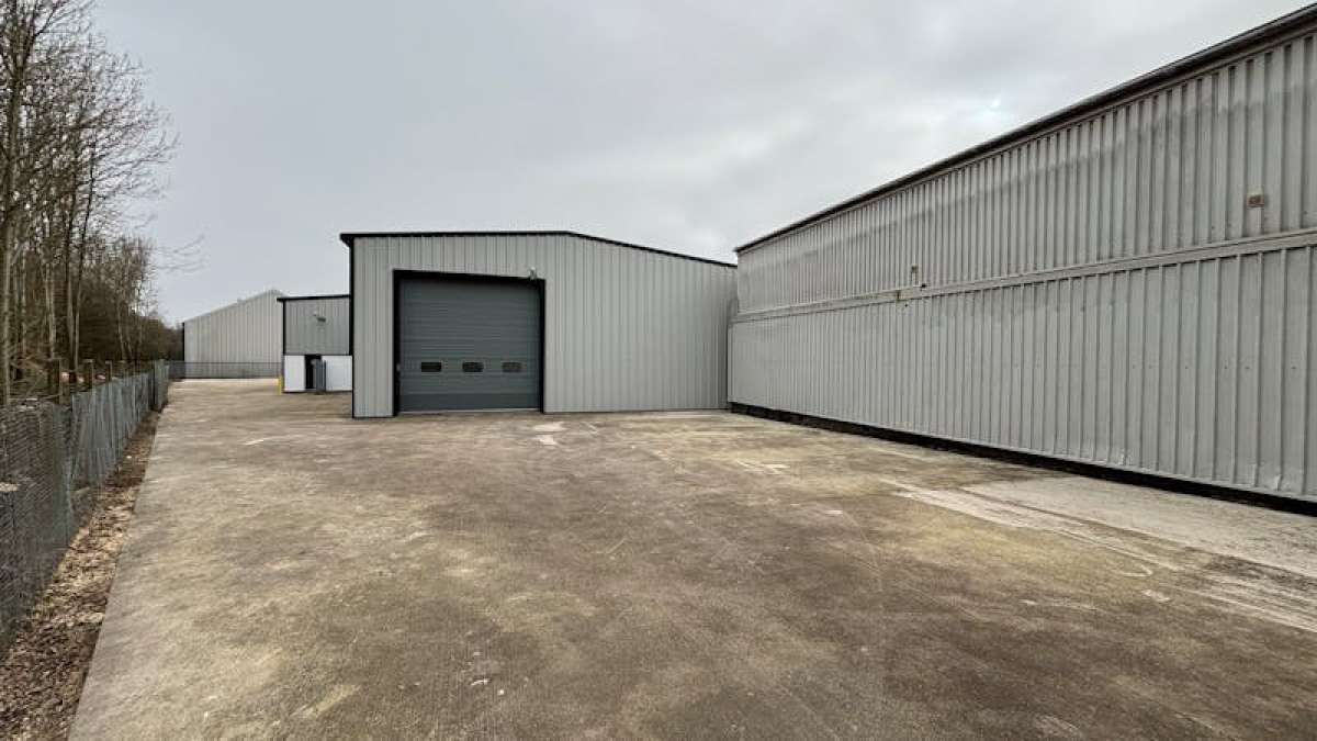 Industrial Unit in Basingstoke - photo 4