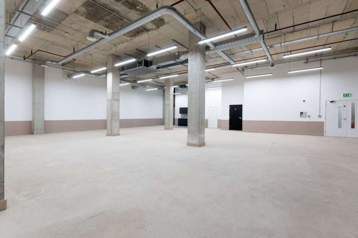 Industrial Unit in London - photo 4