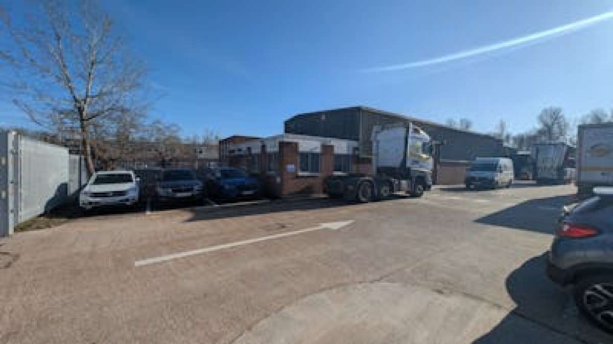 Industrial Unit in Eastleigh - photo 2